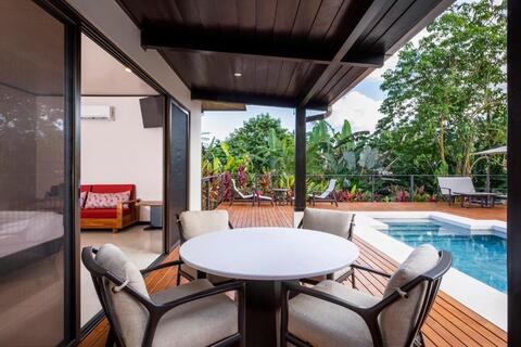 Suite met private pool Arenal Manoa & Hot Springs