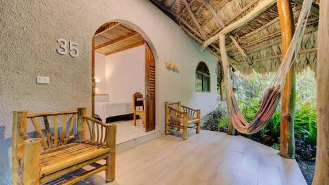 Cariblue Hotel vooraanzicht bungalow