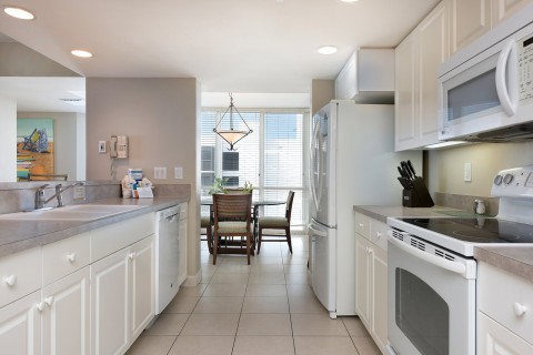 Beachfront Suite Kitchen