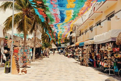 Mexico, mensen wandelen door de straat