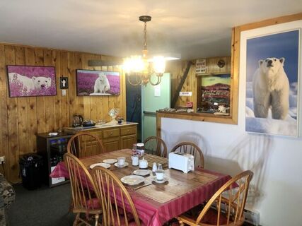 Iceberg Inn Churchill