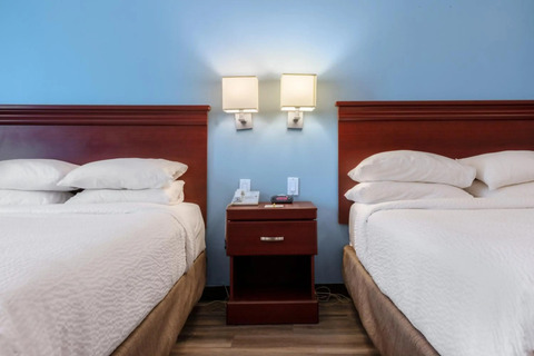 Days Inn by Wyndham Hamilton
