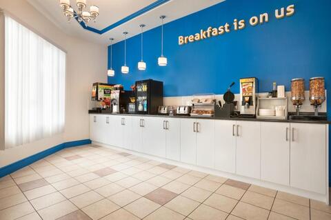 Days Inn by Wyndham Hamilton