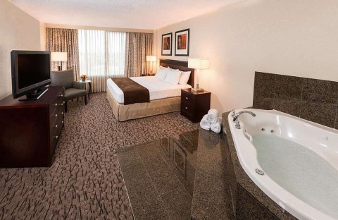 Kamer met jacuzzi Doubletree by Hilton Lafayette