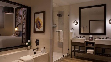 Luxury Suite Bathroom