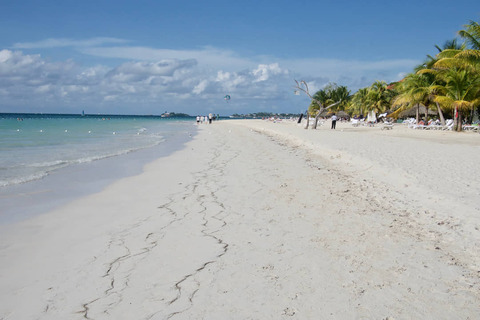 Wit zandstrand en blauwe zee, Negril