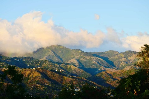 Uitzicht op de Blue Mountains in Kingston, Jamaica