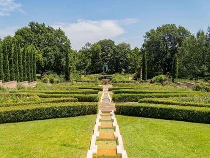 garden of Philbrook Museum of Art at Tulsa, Oklahoma