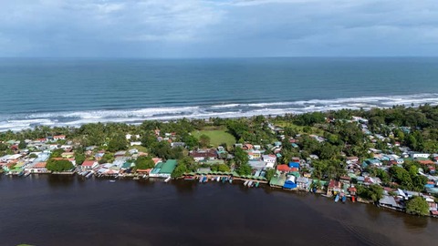 Tortuguero Village