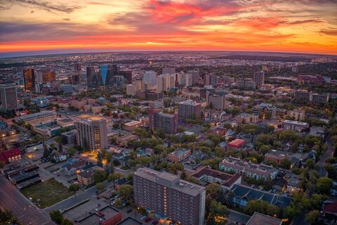 Luchtfoto van Regina, Saskatchewan tijdens de zomer