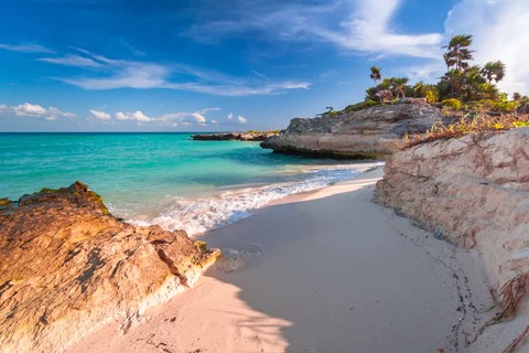 Strand aan de Caribische zee in Playa de Carmen, Mexico