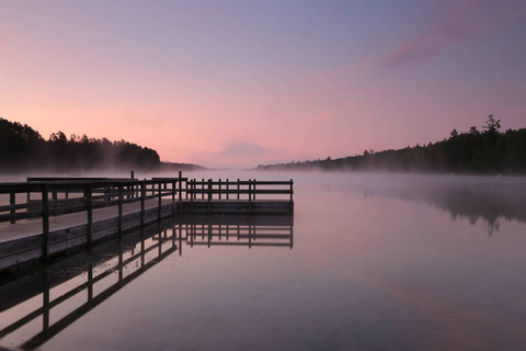 Steiger bij zonsondergang in Itasca State Park
