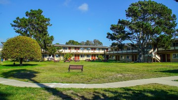 Silver Surf Motel