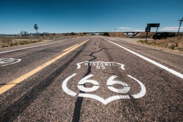 Street Sign On Historic Route 66 In Californië