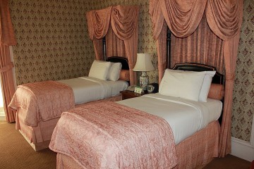 Suite With 2 Twin Beds