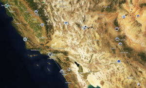 Satellietkaart van Zuid-Californië en Arizona met steden als San Francisco, Los Angeles en Flagstaff gemarkeerd met pictogrammen