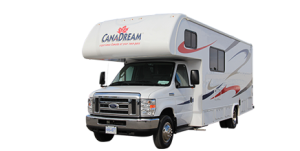 Studiofoto van een witte CanaDream camper met opvallend rood en blauw logo schuin van voren tegen een witte achtergrond