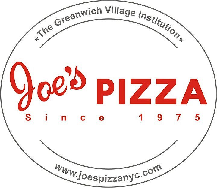 Rond logo met de tekst Joe's Pizza, The Greenwich Village Institution en Since 1975 in rode letters