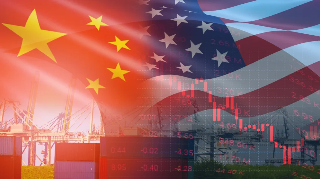 Vlaggen van China en de Verenigde Staten over elkaar heen met een rode koersgrafiek en containerschepen op de achtergrond
