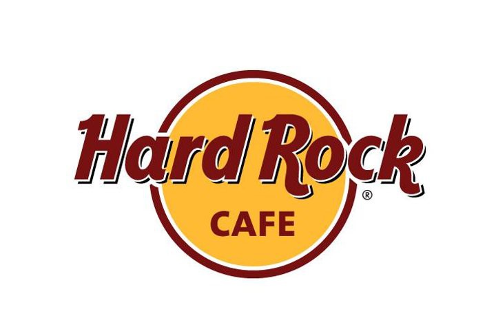 Rond logo met de tekst Hard Rock Cafe in donkerrode letters op een gele achtergrond