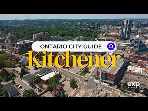 Luchtfoto van de stad Kitchener met daarop de tekst Ontario City Guide Kitchener als aankondiging van een videofragment