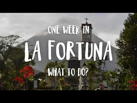 Videothumbnail met de kerktoren en vulkaan Arenal van La Fortuna en de tekst one week in La Fortuna what to do