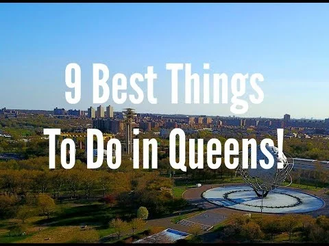 Videobeeld met de tekst 9 Best Things To Do in Queens en een luchtfoto van het Unisphere in Flushing Meadows
