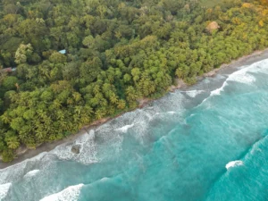 Kustlijn van de provincie Puntarenas in Costa Rica